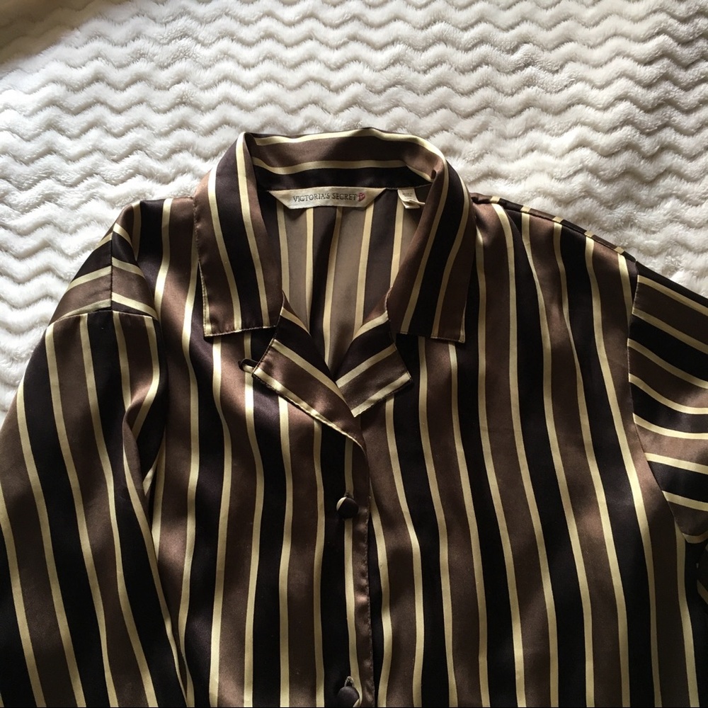 VICTORIA SECRET TOP WITH MATCHING SHORTS